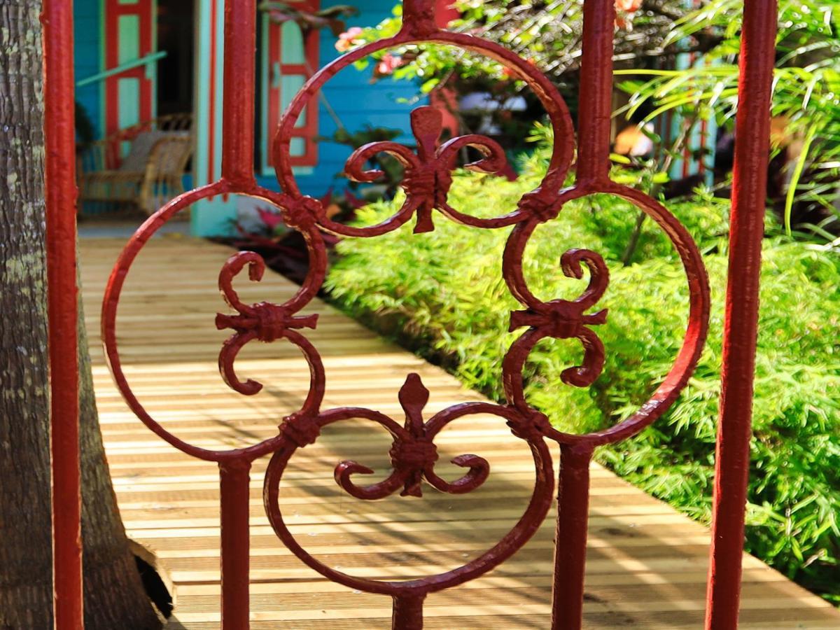 L'Incroyable Maison De Mamie Mechant Saint-Philippe Exterior photo